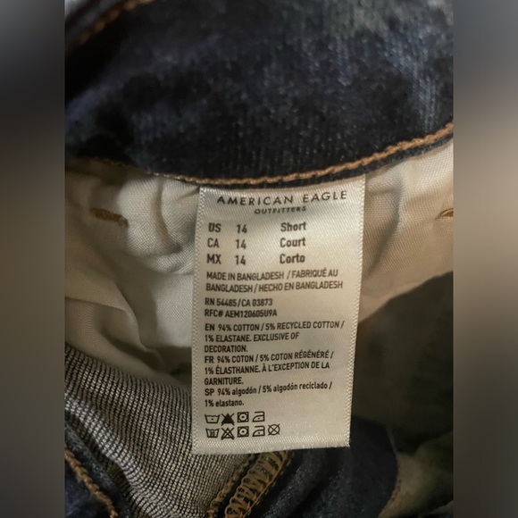 AE Stretch Curvy Mom Jean
Color: Simply Dark
Size: 14 Short - Picture 5 of 6